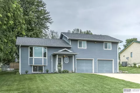 1003 Beaver Lake Blvd, Plattsmouth, NE 68048