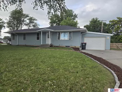 240 S 19th St, Beatrice, NE 68310