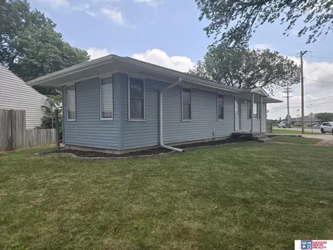 240 S 19th St, Beatrice, NE 68310 photo 3