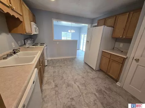 240 S 19th St, Beatrice, NE 68310 photo 6