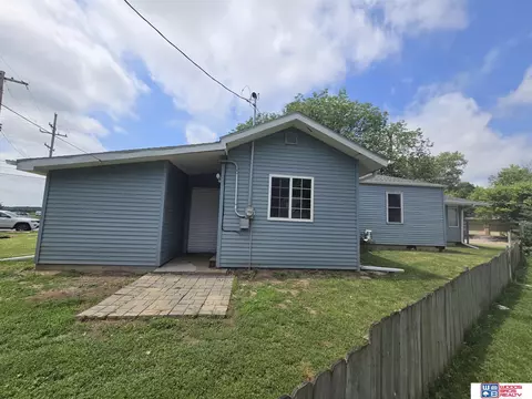 240 S 19th St, Beatrice, NE 68310 photo 2