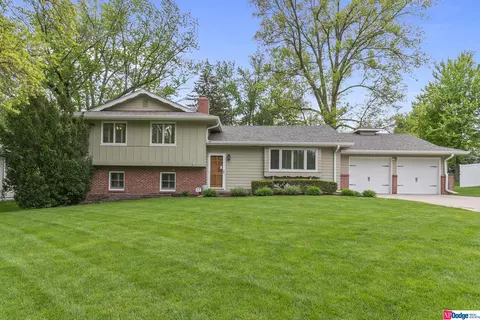 9911 Pasadena Ave, Omaha, NE 68124