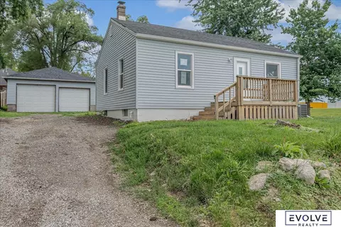 5921 S St, Omaha, NE 68117