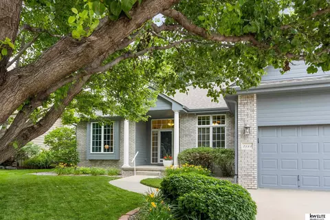 2113 S 194th St, Omaha, NE 68130