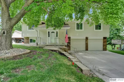 139 Upland Dr, Council Bluffs, IA 51503