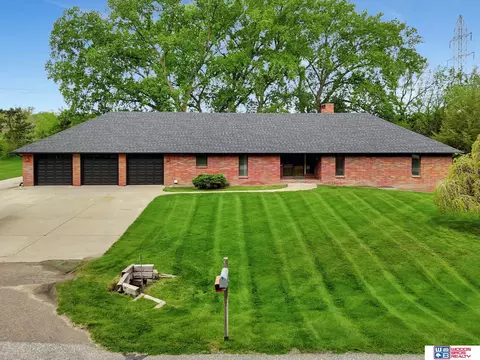 703 Anthony Ln, Lincoln, NE 68520