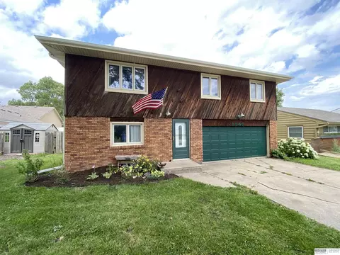 8540 Hamilton St, Omaha, NE 68114