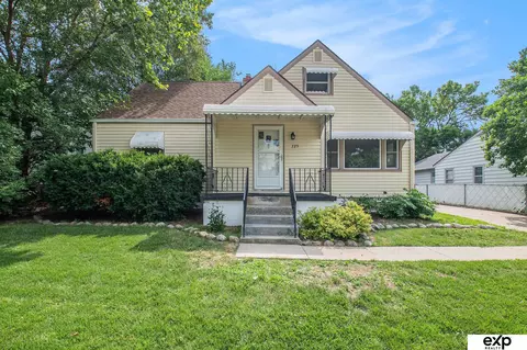 725 N 75 St, Omaha, NE 68114