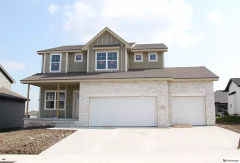 7921 Lena St, Lincoln, NE 68516