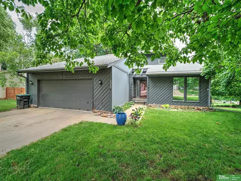 6511 S 92nd St, Omaha, NE 68127