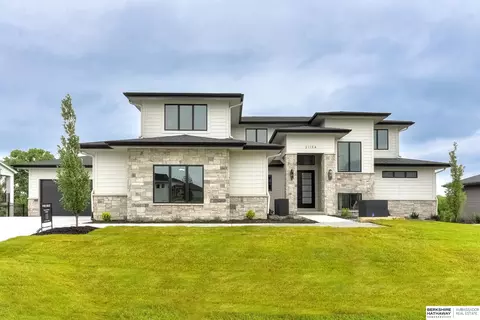 21154 C St, Elkhorn, NE 68022
