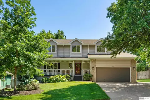 1011 Tekamah Ln, Papillion, NE 68046