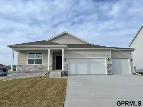 6220 Clear Creek St, Papillion, NE 68157