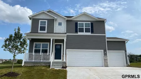 6205 Clear Creek St, Papillion, NE 68157
