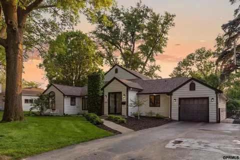 312 S 68 St, Omaha, NE 68132