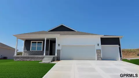 5516 N 187th St, Elkhorn, NE 68022