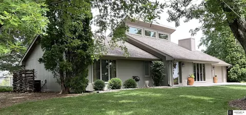 7105 N 50 St, Omaha, NE 68152