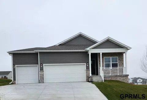 6420 Clear Creek St, Papillion, NE 68157