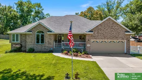 906 S Jefferson St, Papillion, NE 68046