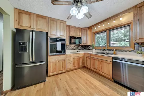 820 Indian Hills Dr, Lincoln, NE 68520