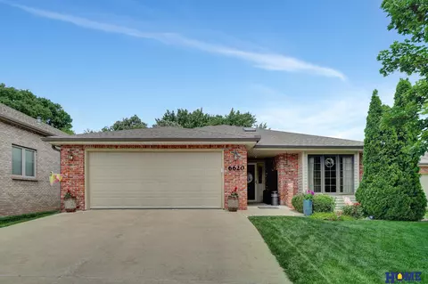 6620 Flint Ridge Rd, Lincoln, NE 68506