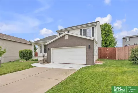 16107 Cherrywood St, Omaha, NE 68136
