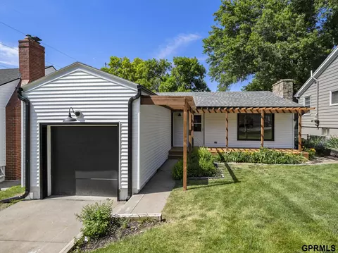 6476 Pierce St, Omaha, NE 68108