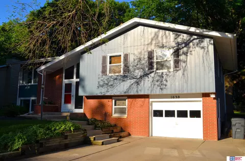 1030 Sycamore Dr, Lincoln, NE 68510