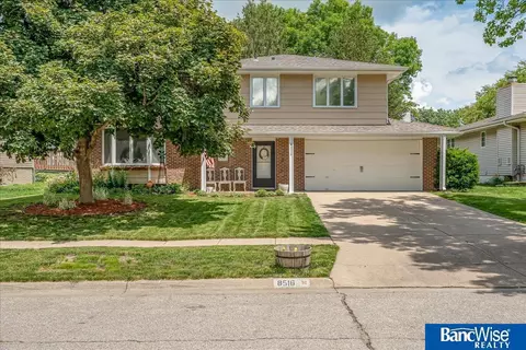8516 Horizon Dr, Lincoln, NE 68505