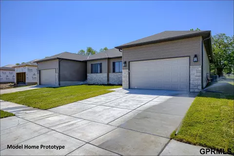 9439 Linwood Pl, Lincoln, NE 68505