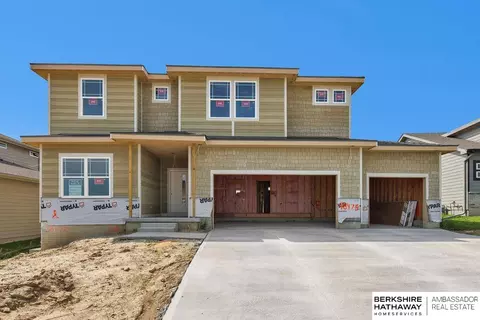 18475 Prestwick Ave, Omaha, NE 68136