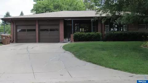4625 Eden Cir, Lincoln, NE 68506