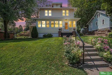 1016 S 55 St, Omaha, NE 68106