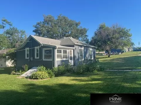 285 Locust St, Springfield, NE 68059 photo 4