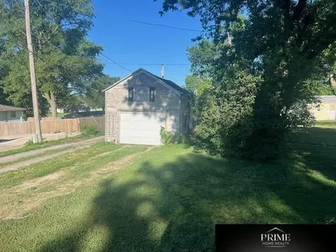 285 Locust St, Springfield, NE 68059 photo 3