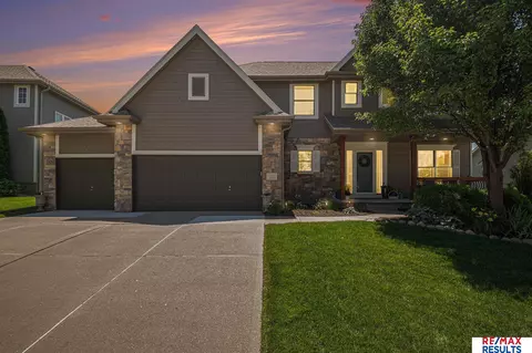 17123 Grant St, Omaha, NE 68116