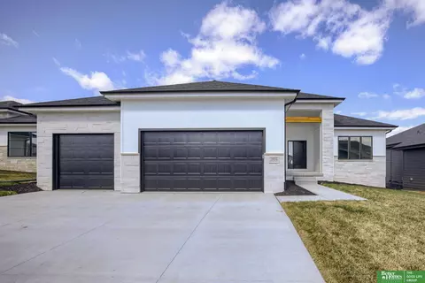19834 Briar St, Gretna, NE 68028