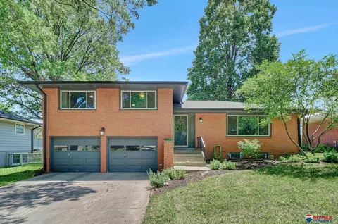 7415 Englewood Dr, Lincoln, NE 68510