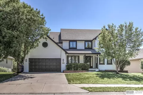 219 Castle Pine Dr, Papillion, NE 68133