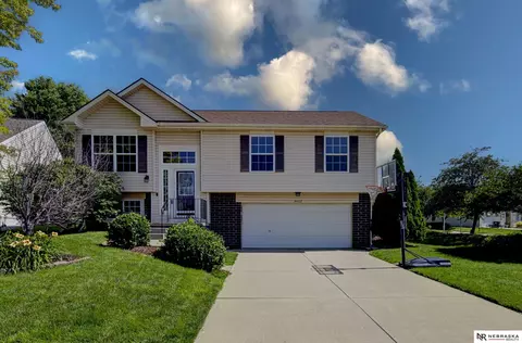 16452 Yates St, Omaha, NE 68116
