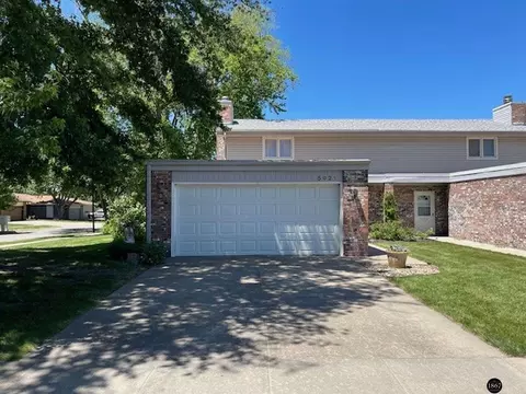 5921 Locust St, Lincoln, NE 68516