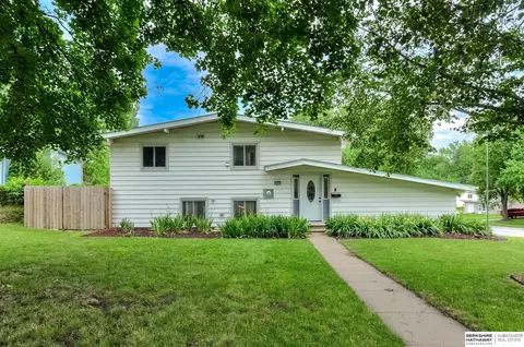 8204 Meredith Ave, Omaha, NE 68134
