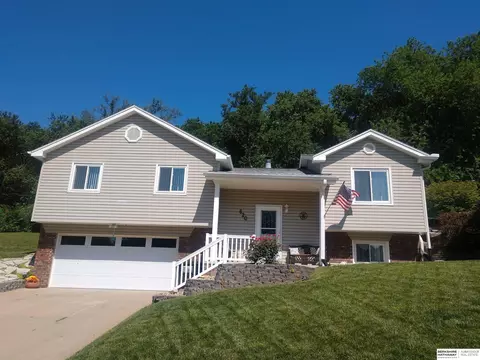 620 Sunrise Ct, Plattsmouth, NE 68048