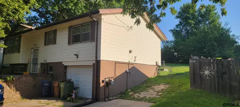 2104 Lloyd St, Bellevue, NE 68005