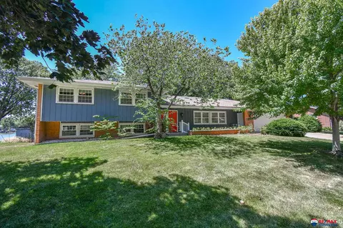 501 Hazelwood Dr, Lincoln, NE 68510