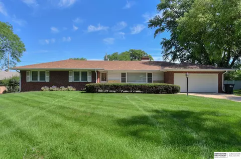 6476 Cuming St, Omaha, NE 68132