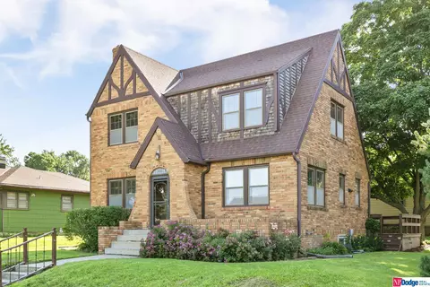 220 N Pine St, Dodge, NE 68633