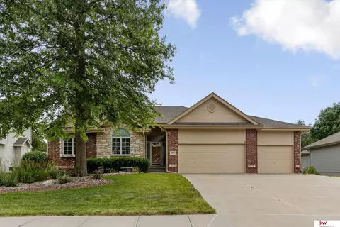 8117 S 106 St, La Vista, NE 68128