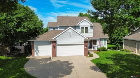 7815 Red Oak Rd, Lincoln, NE 68516