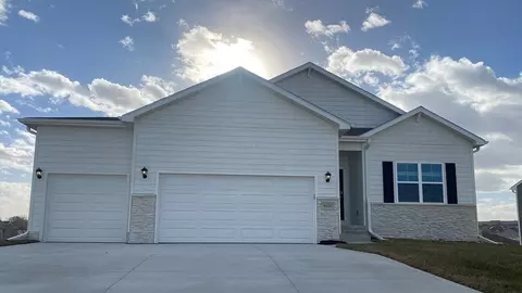 6431 Harvest Dr, Papillion, NE 68157